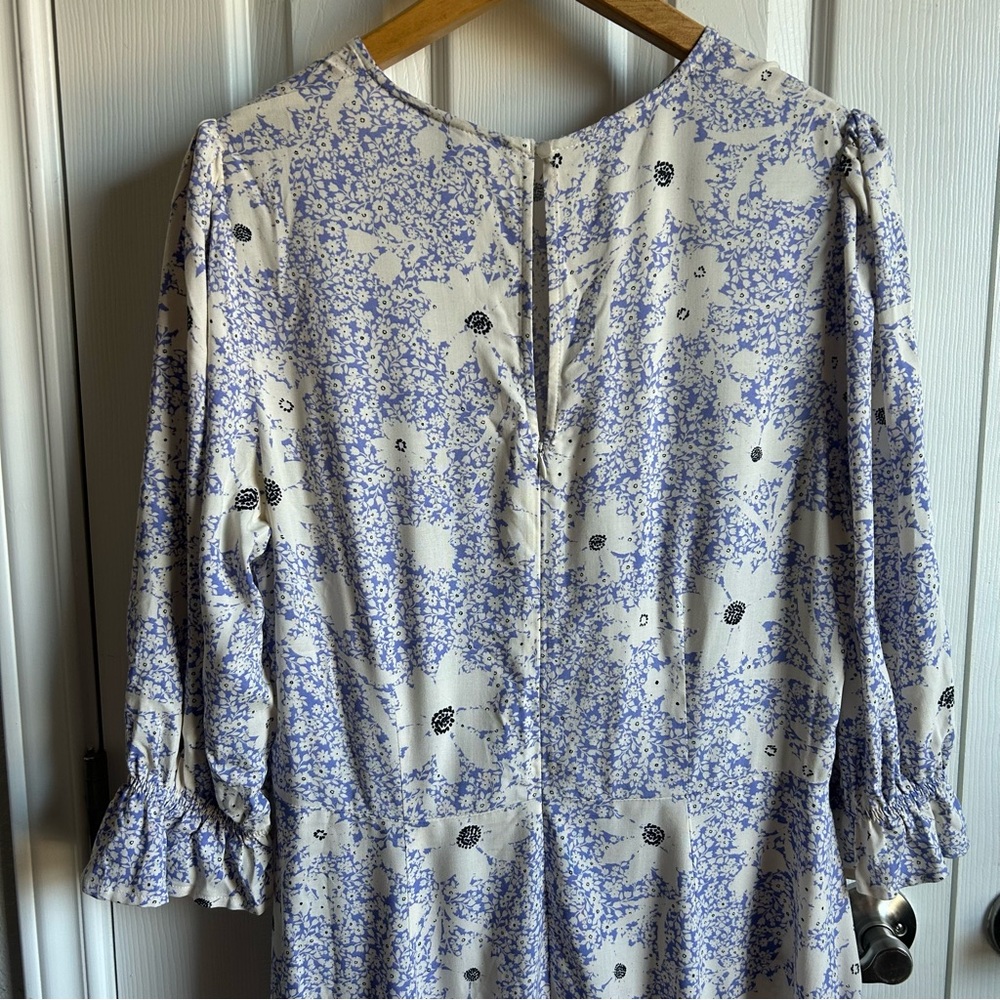 Nobody’s Child white and purple half sleeve floral midi dress - Picture 6 of 10